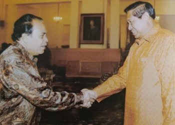 Dr.H. Kemas Arsyad Somad saat bersama Susilo Bambang Yodhoyono (foto:ist)